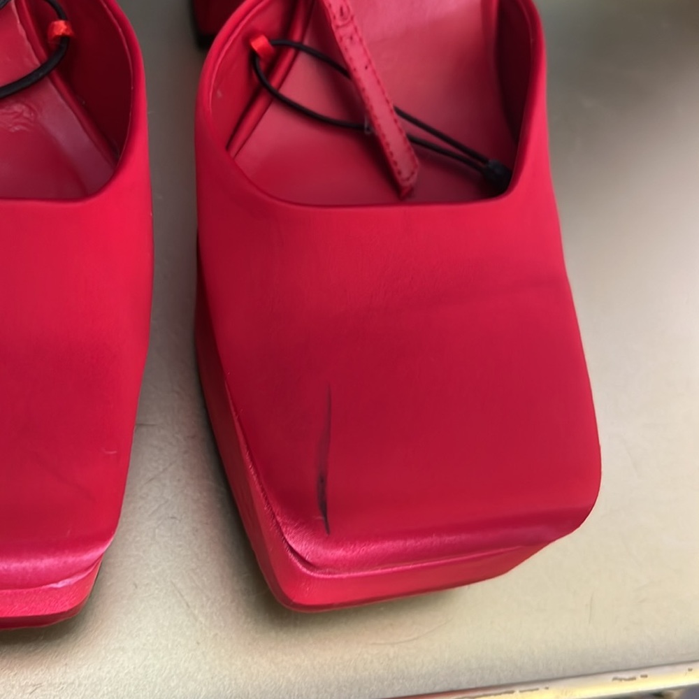 Red Platforms - Picture 2 of 7